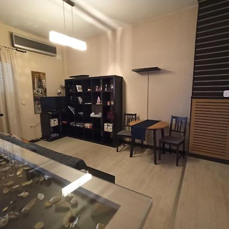 Modern Apartment, 5΄ Walk From Central Metro Station Athena Bagian luar foto
