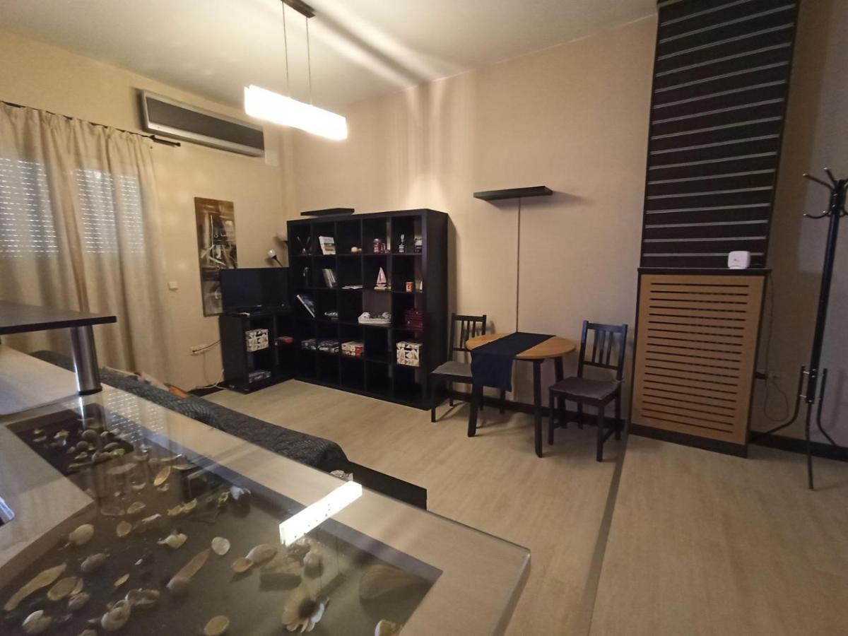 Modern Apartment, 5΄ Walk From Central Metro Station Athena Bagian luar foto