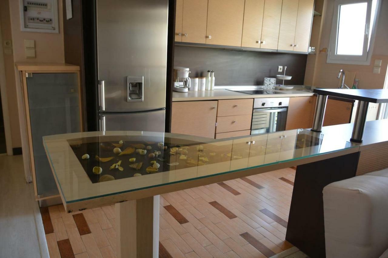 Modern Apartment, 5΄ Walk From Central Metro Station Athena Bagian luar foto
