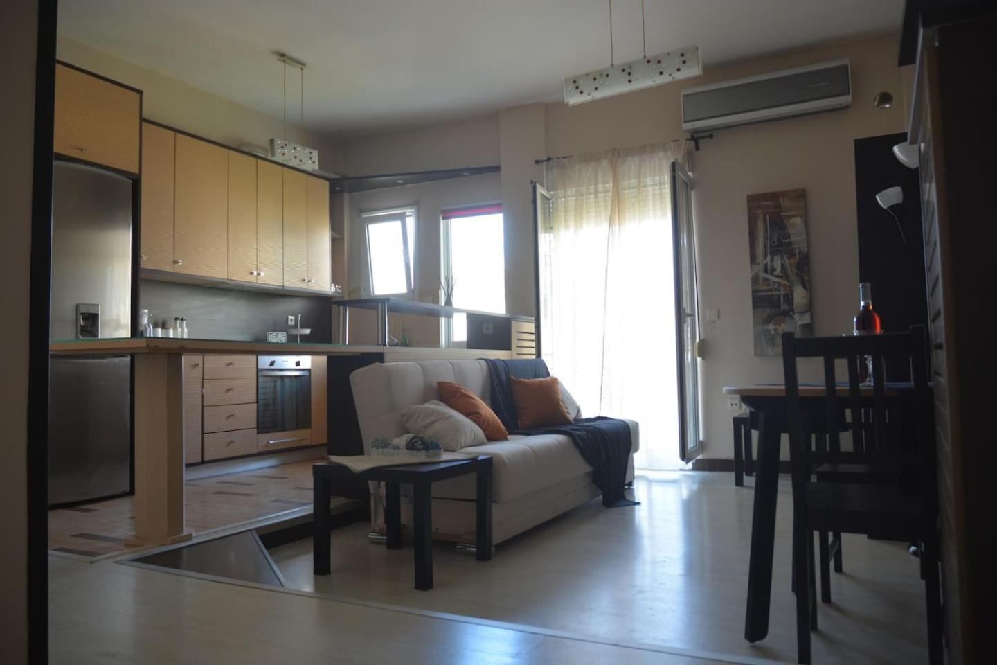 Modern Apartment, 5΄ Walk From Central Metro Station Athena Bagian luar foto