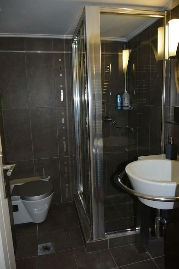 Modern Apartment, 5΄ Walk From Central Metro Station Athena Bagian luar foto