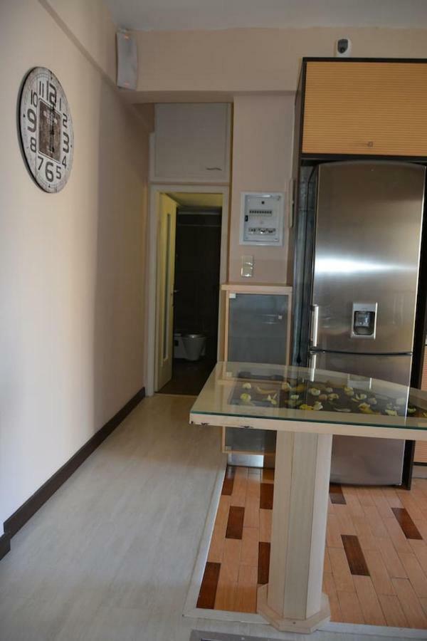 Modern Apartment, 5΄ Walk From Central Metro Station Athena Bagian luar foto