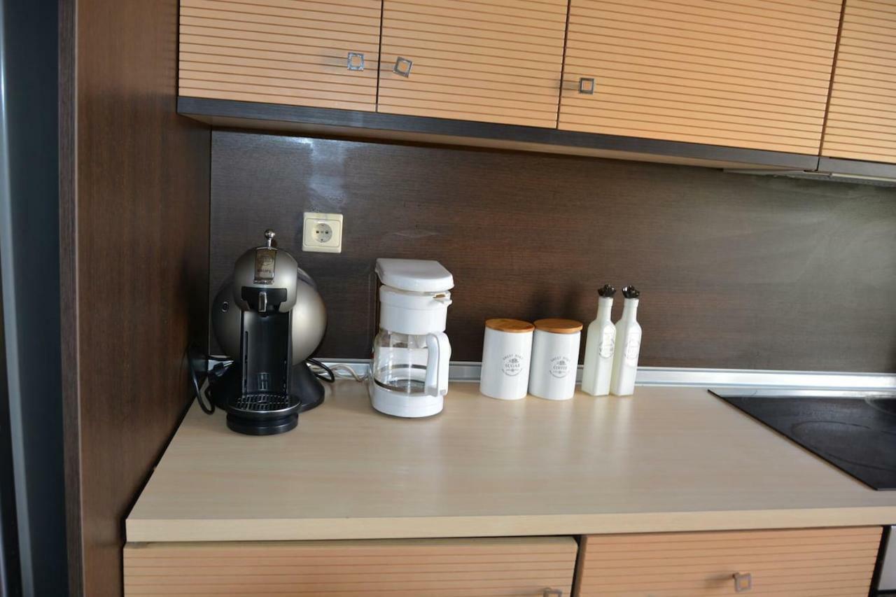 Modern Apartment, 5΄ Walk From Central Metro Station Athena Bagian luar foto