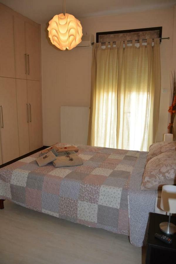 Modern Apartment, 5΄ Walk From Central Metro Station Athena Bagian luar foto