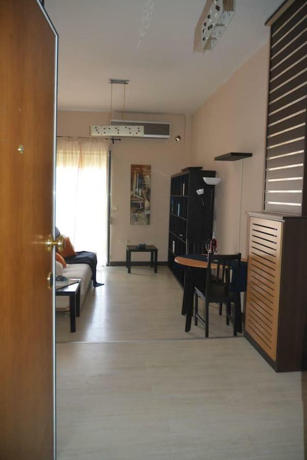 Modern Apartment, 5΄ Walk From Central Metro Station Athena Bagian luar foto
